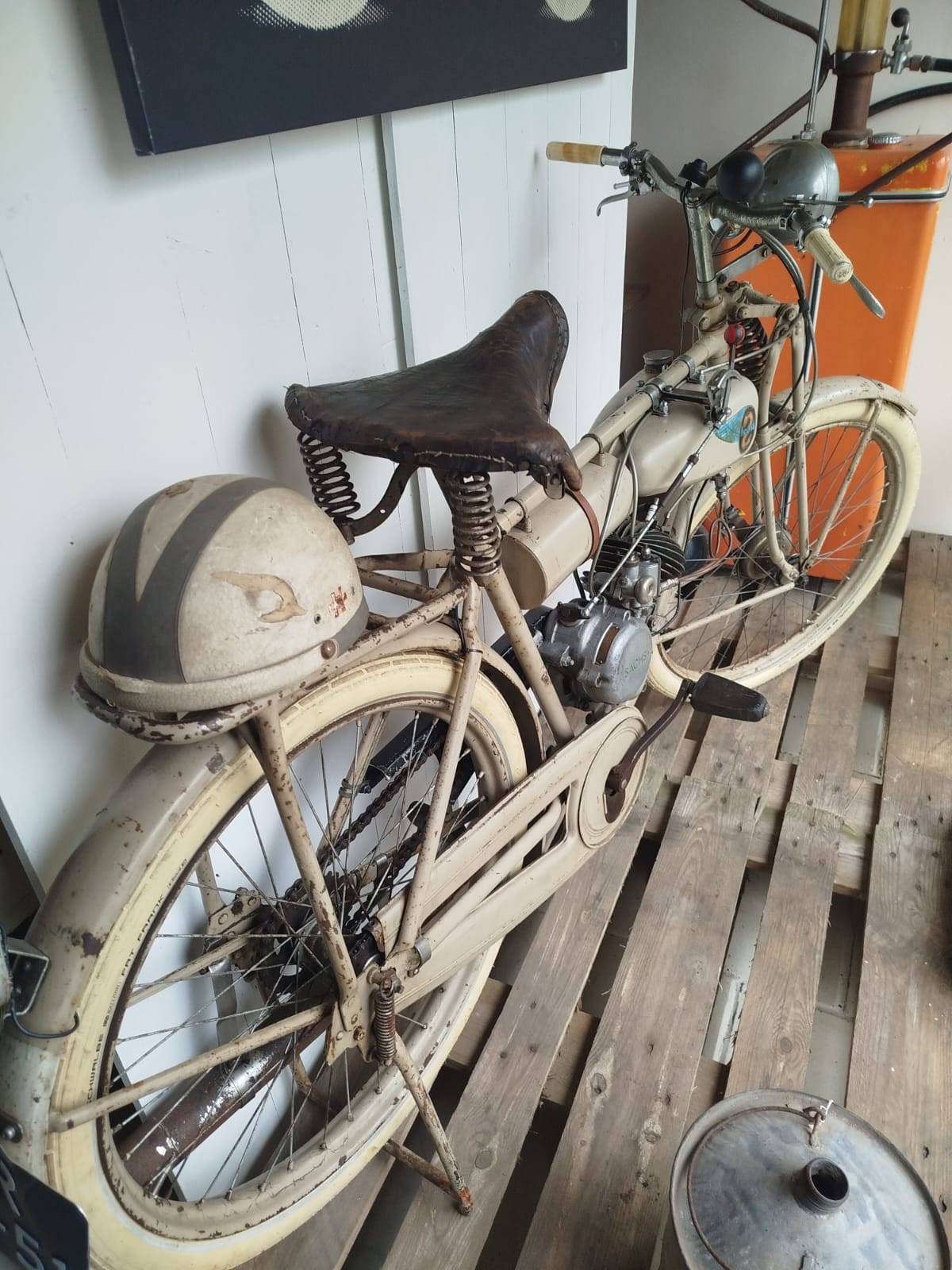 Brocante item